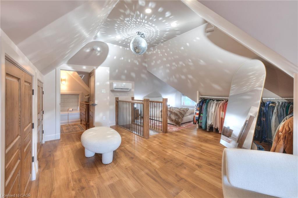 26 Arthur Street N Property Photo 30