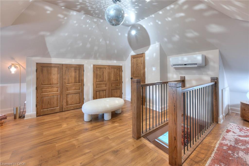 26 Arthur Street N Property Photo 32