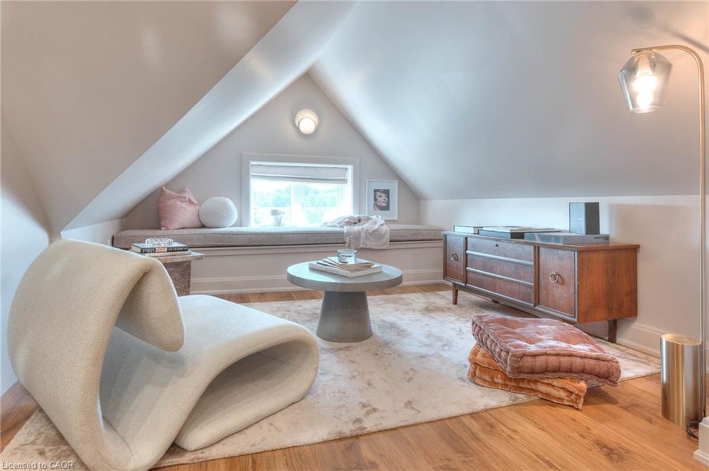 26 Arthur Street N Property Photo 33