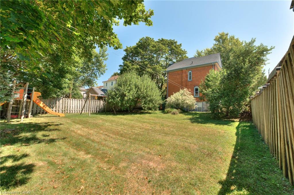 26 Arthur Street N Property Photo 37