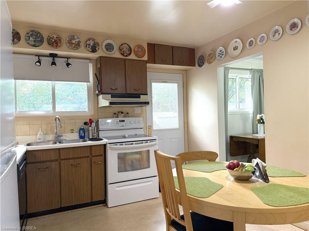 1232 Gainsborough Drive Property Photo 5