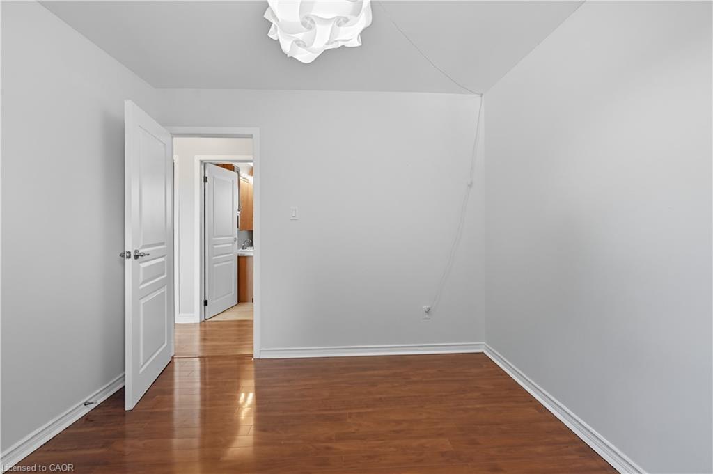 107 Billington Crescent Property Photo 27