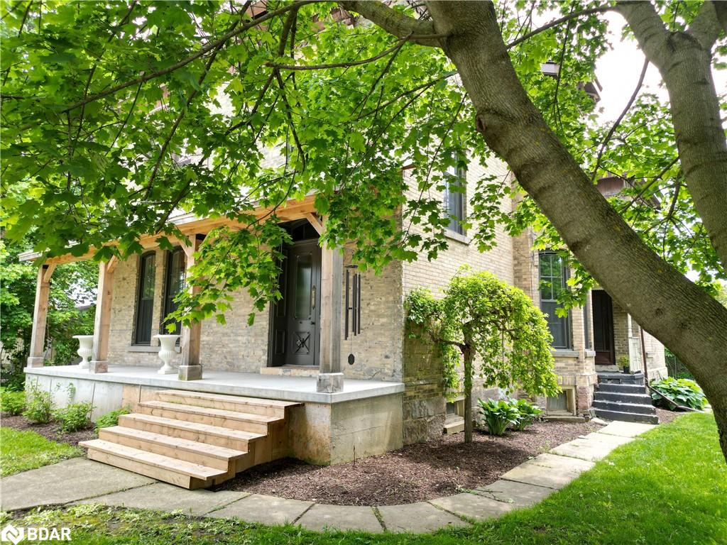 150 Wellington Street E Property Photo 4