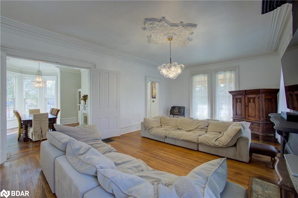 150 Wellington Street E Property Photo 6