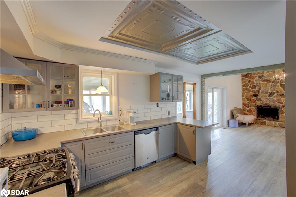 150 Wellington Street E Property Photo 14