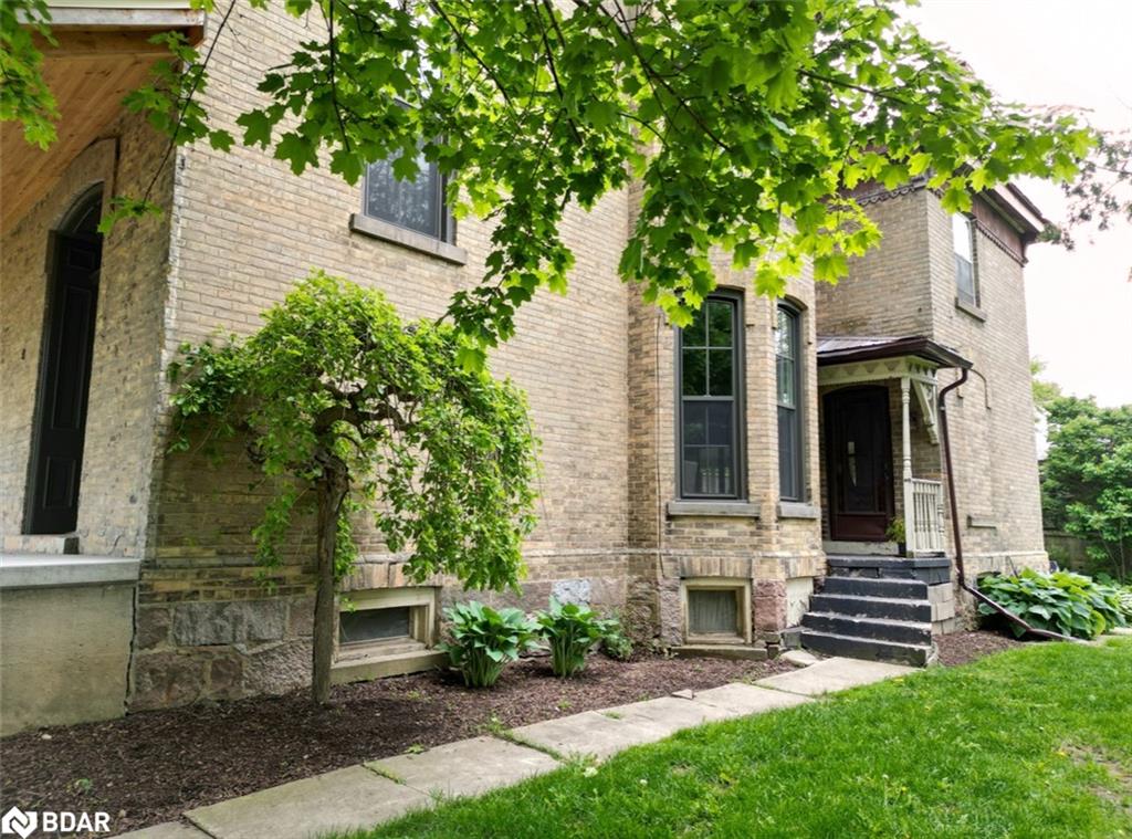 150 Wellington Street E Property Photo 34
