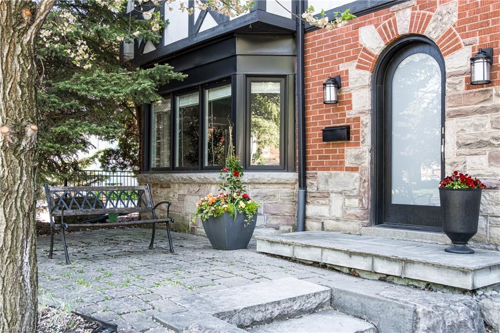 3 Oakwood Place Property Photo 1