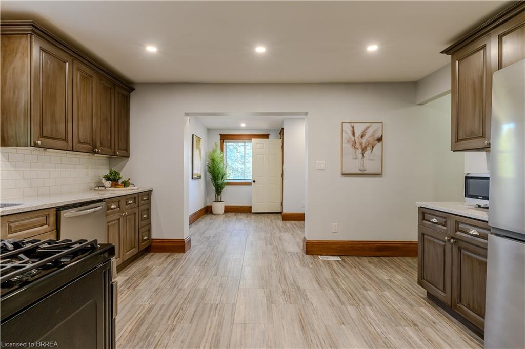 2884 Cockshutt Road Property Photo 22