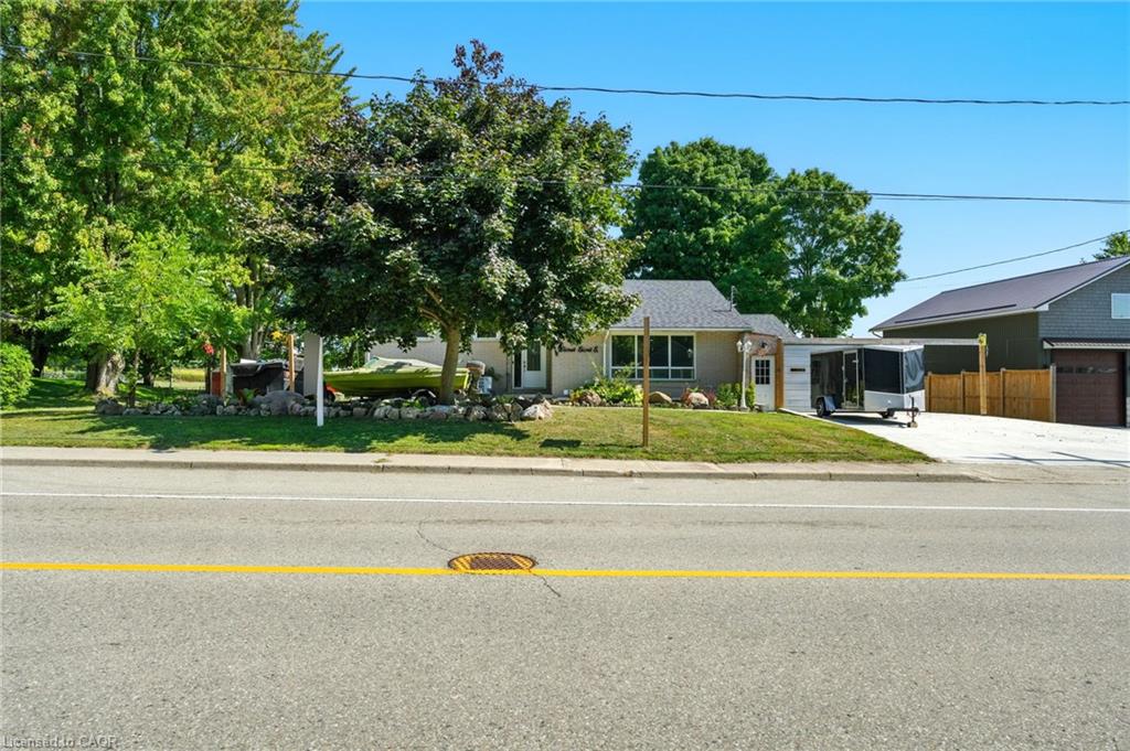 64 Wilmot Street S Property Photo 2