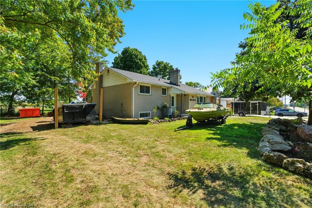 64 Wilmot Street S Property Photo 3