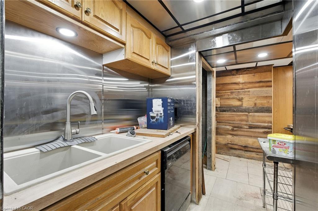 64 Wilmot Street S Property Photo 18