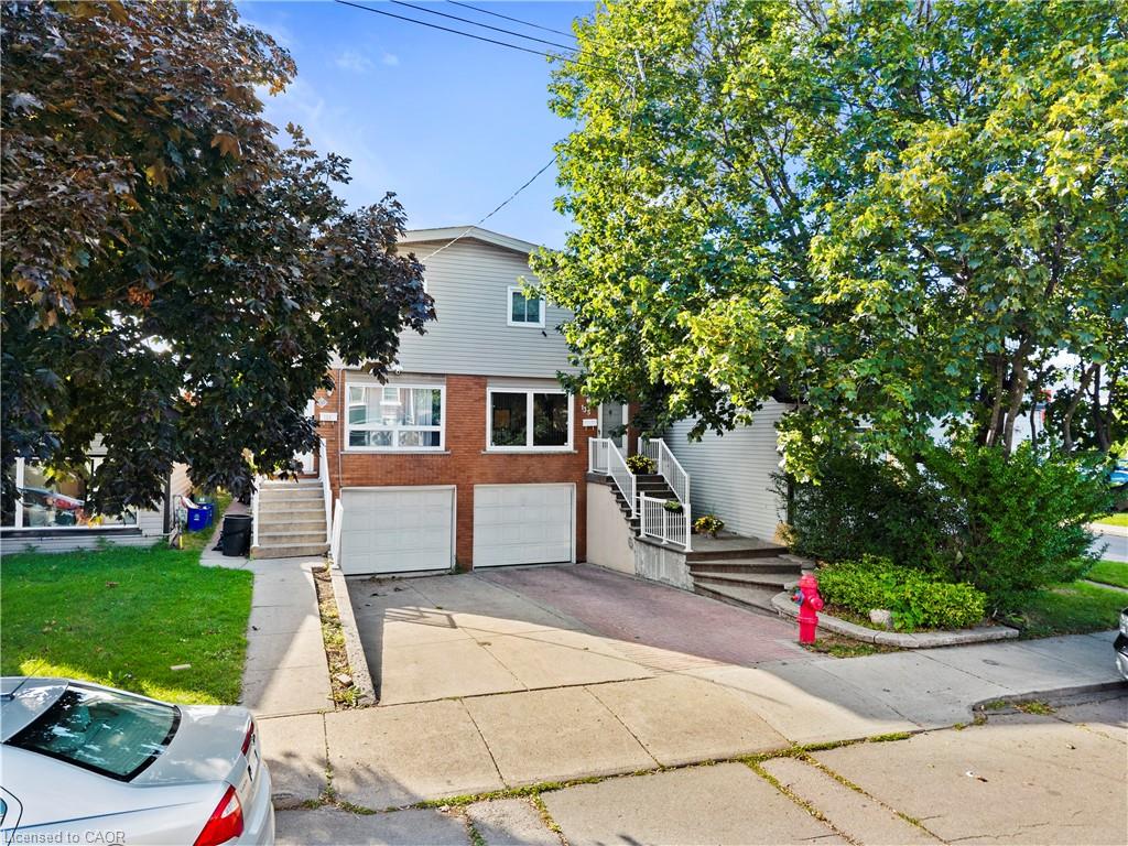 135 West Avenue N Property Photo 1