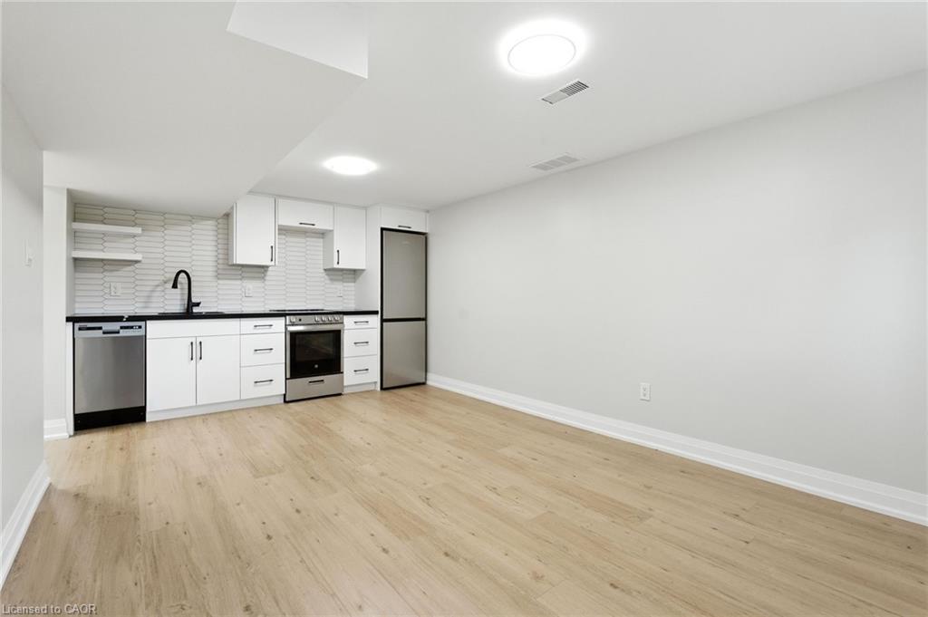 B-929 Upper Ottawa Street Property Photo 12