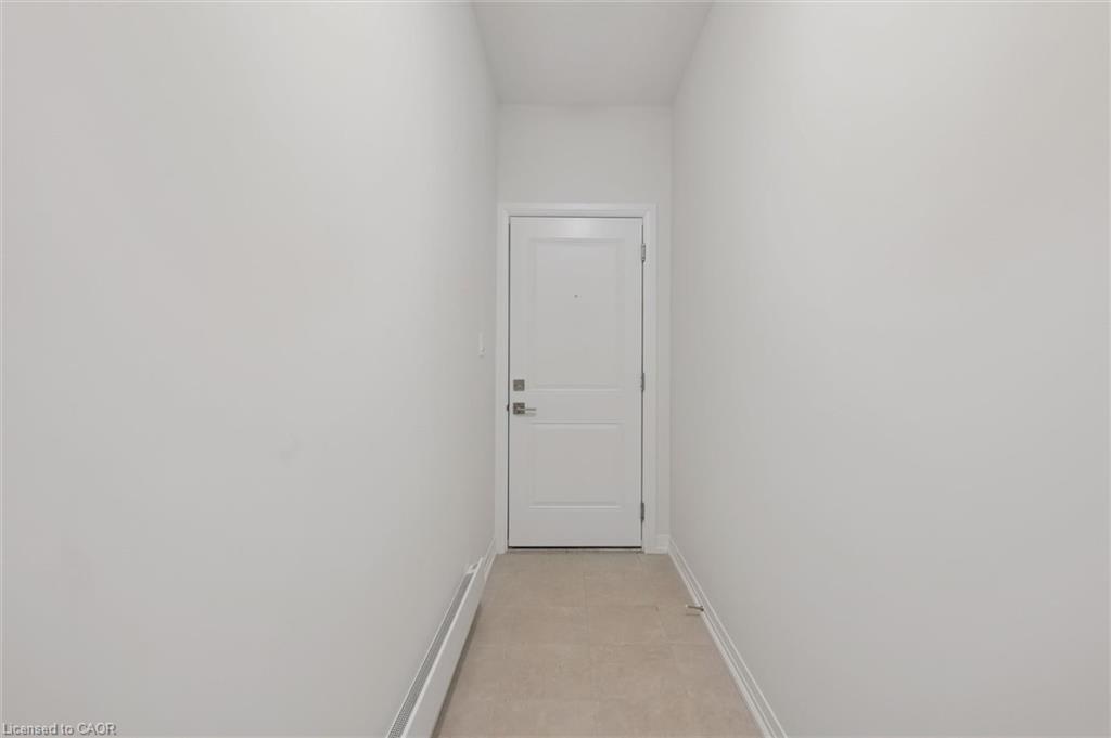 B039-525 Erinbrook Drive Property Photo 6
