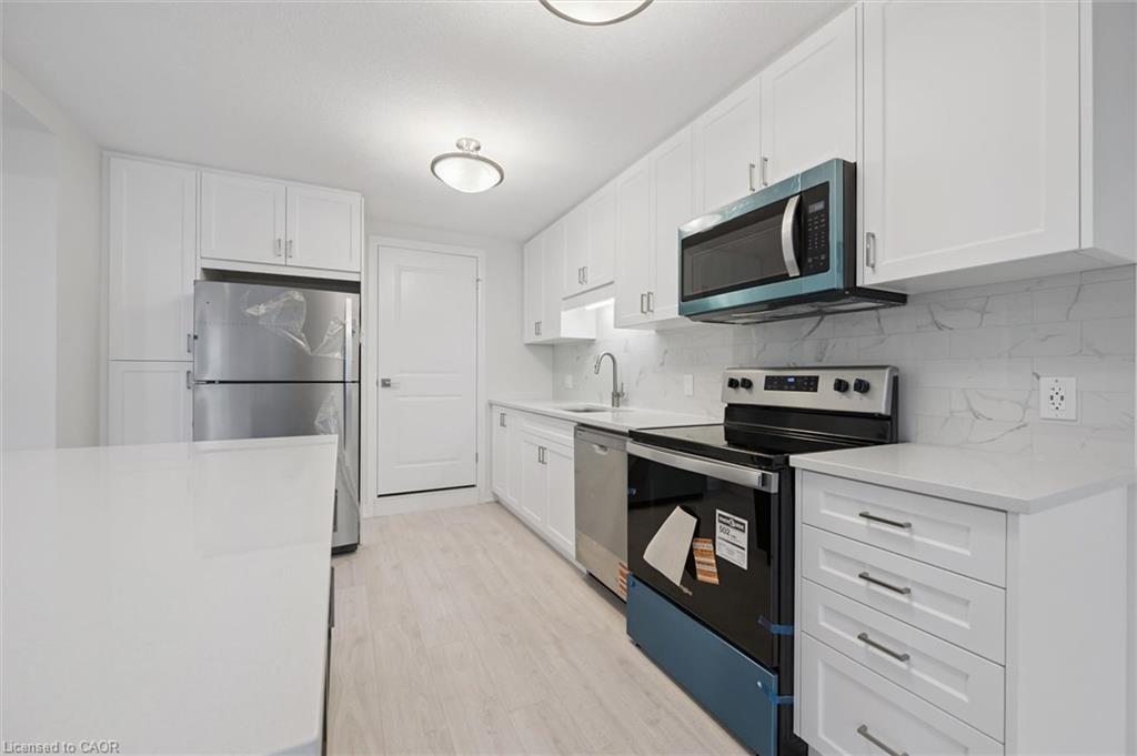 B039-525 Erinbrook Drive Property Photo 19