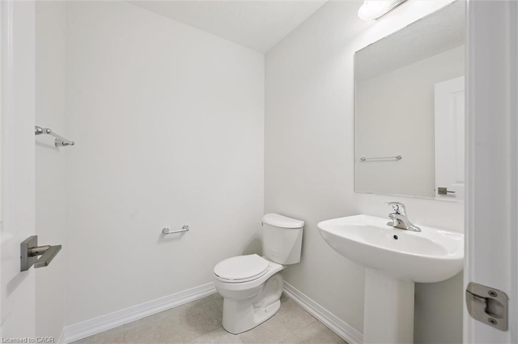 B039-525 Erinbrook Drive Property Photo 29