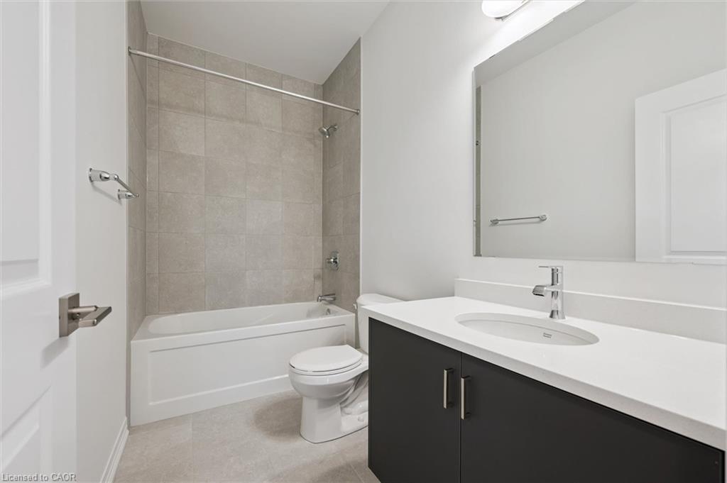 B039-525 Erinbrook Drive Property Photo 35