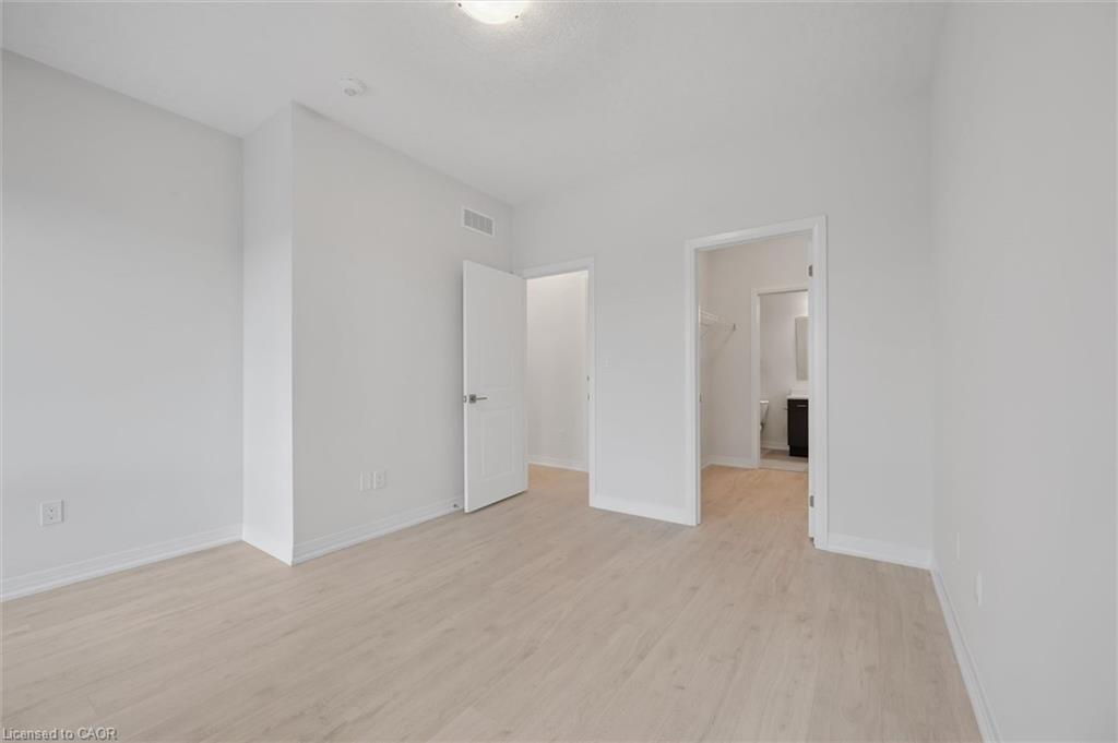 B039-525 Erinbrook Drive Property Photo 42