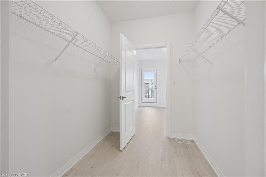 B039-525 Erinbrook Drive Property Photo 43