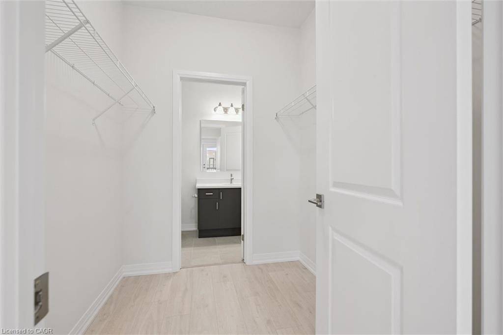 B039-525 Erinbrook Drive Property Photo 44