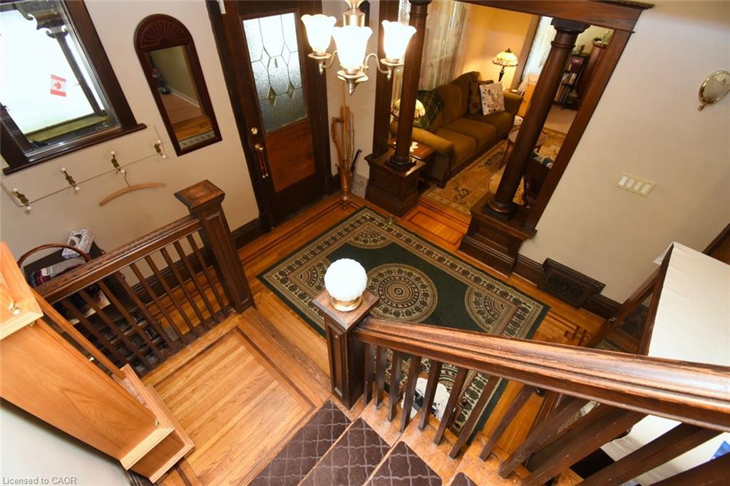 12 Leinster Avenue S Property Photo 5