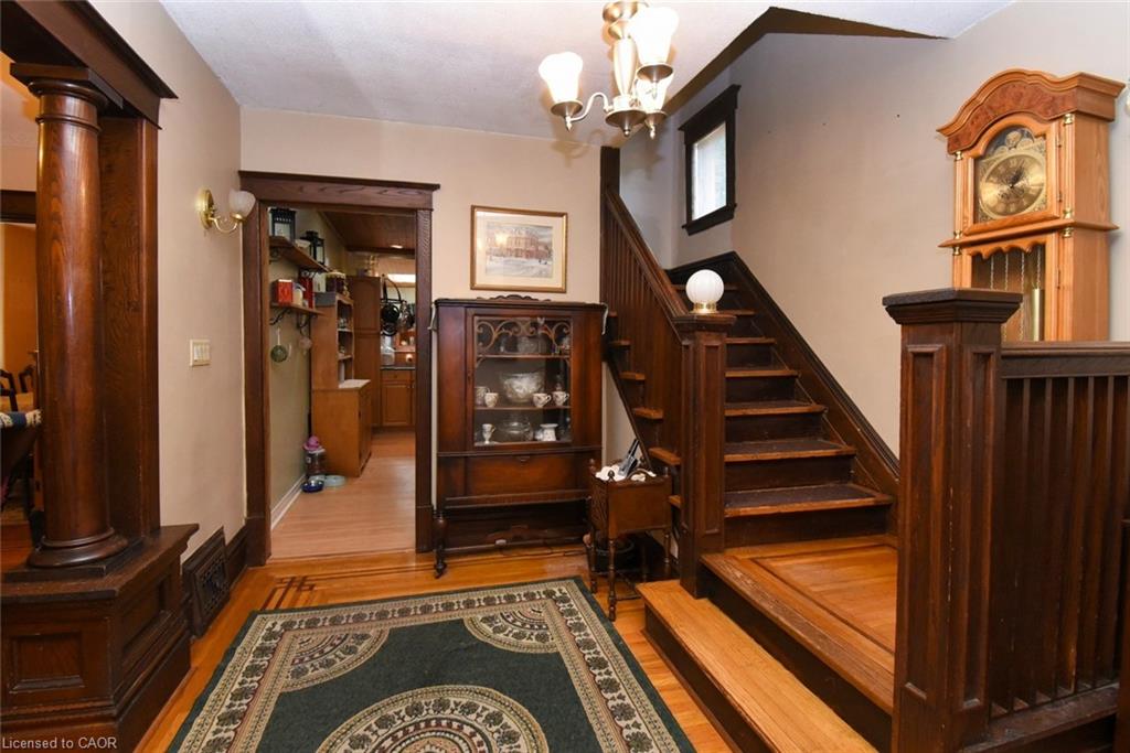 12 Leinster Avenue S Property Photo 8