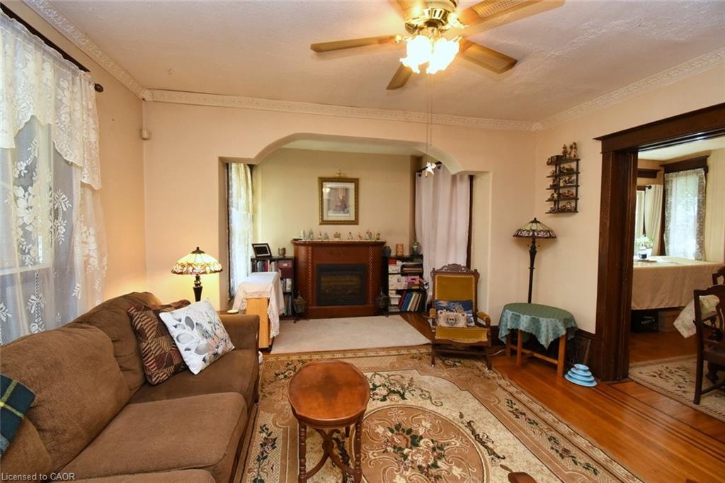 12 Leinster Avenue S Property Photo 11