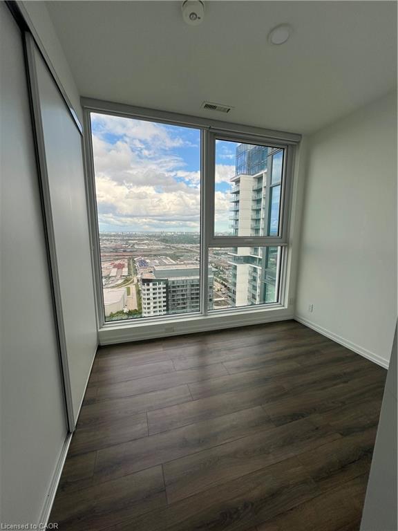 5003-1000 Portage Parkway Crescent Property Photo 2