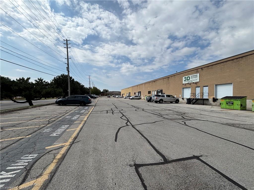 12-3070 Mainway Property Photo 5