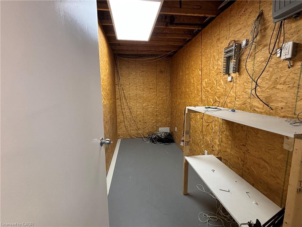 12-3070 Mainway Property Photo 18