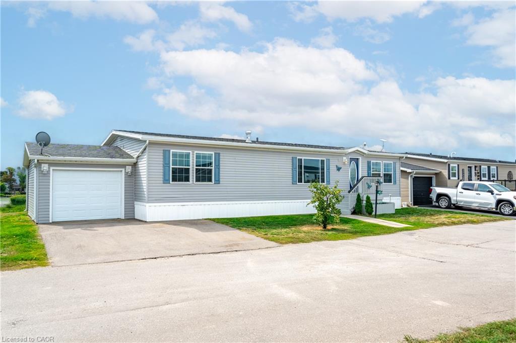 45 Riverbend Crescent Property Photo 2