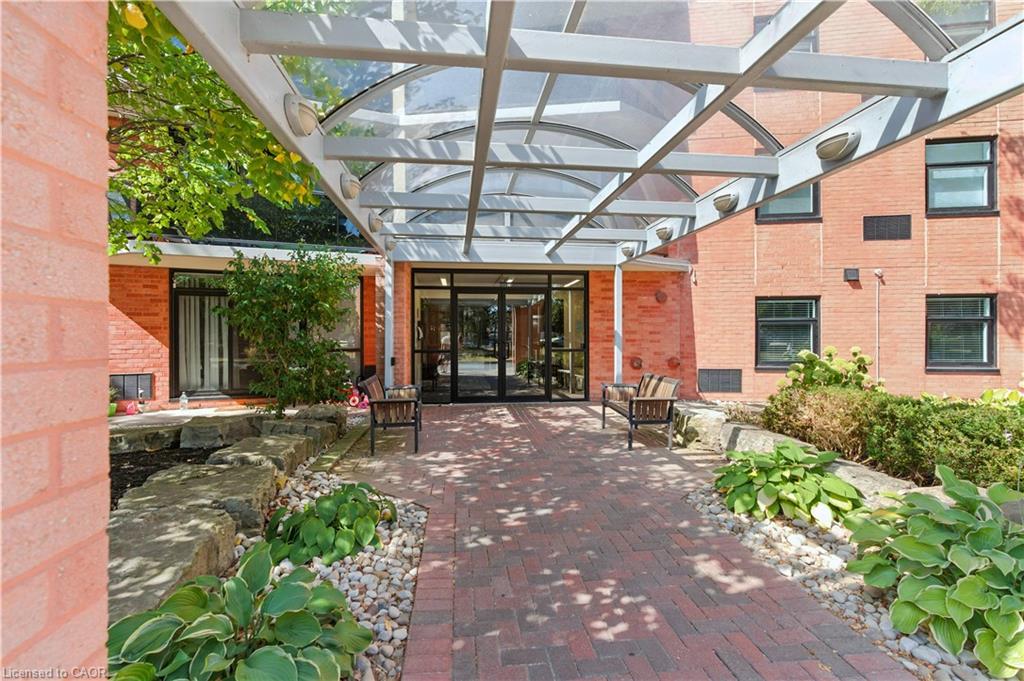 807-9 Bonheur Court Property Photo 3