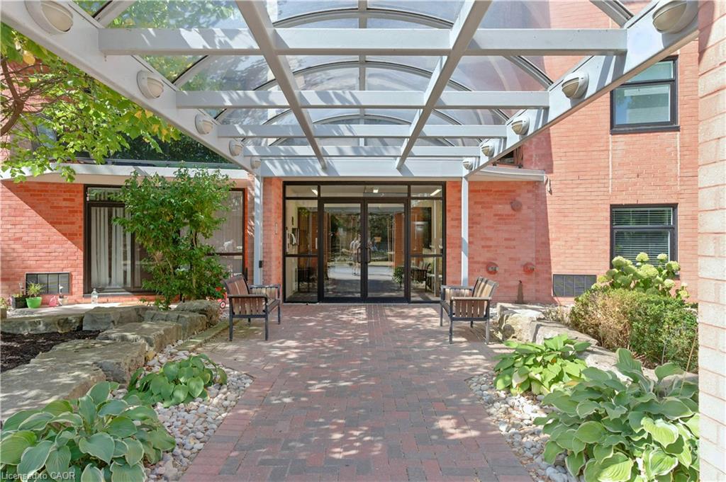 807-9 Bonheur Court Property Photo 4