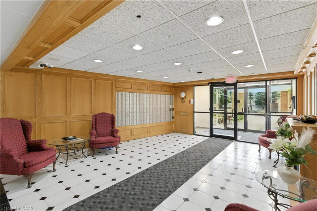 807-9 Bonheur Court Property Photo 6