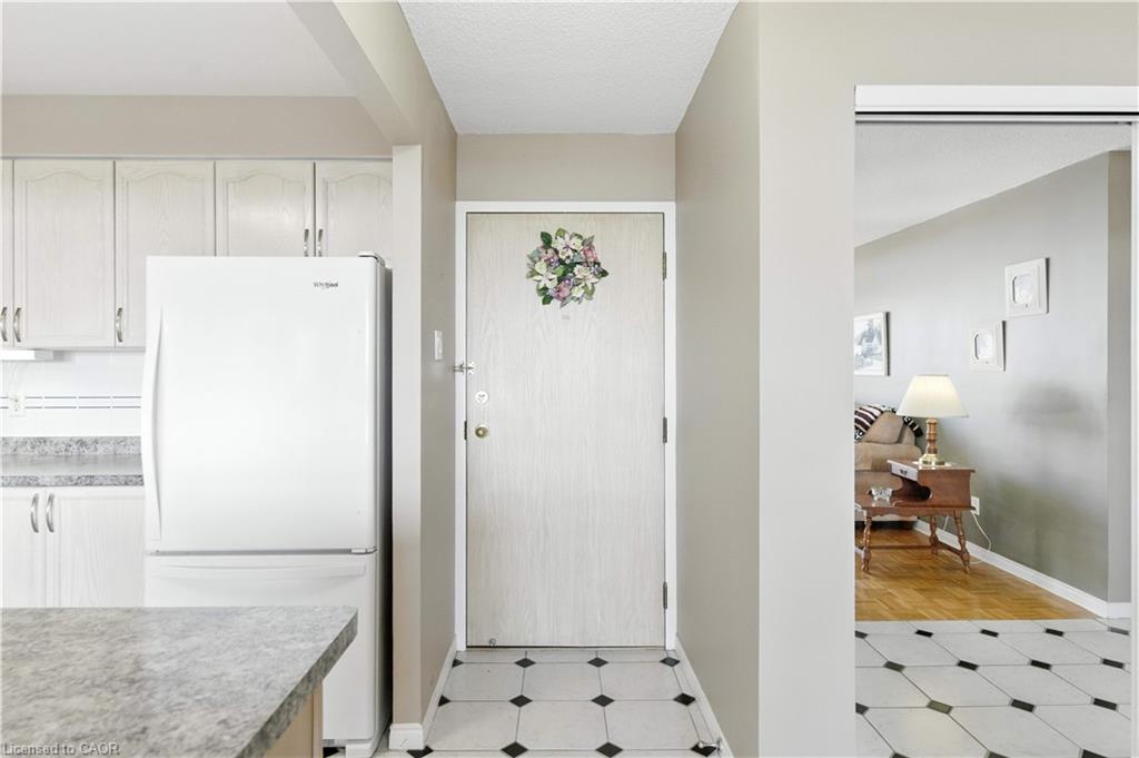 807-9 Bonheur Court Property Photo 9