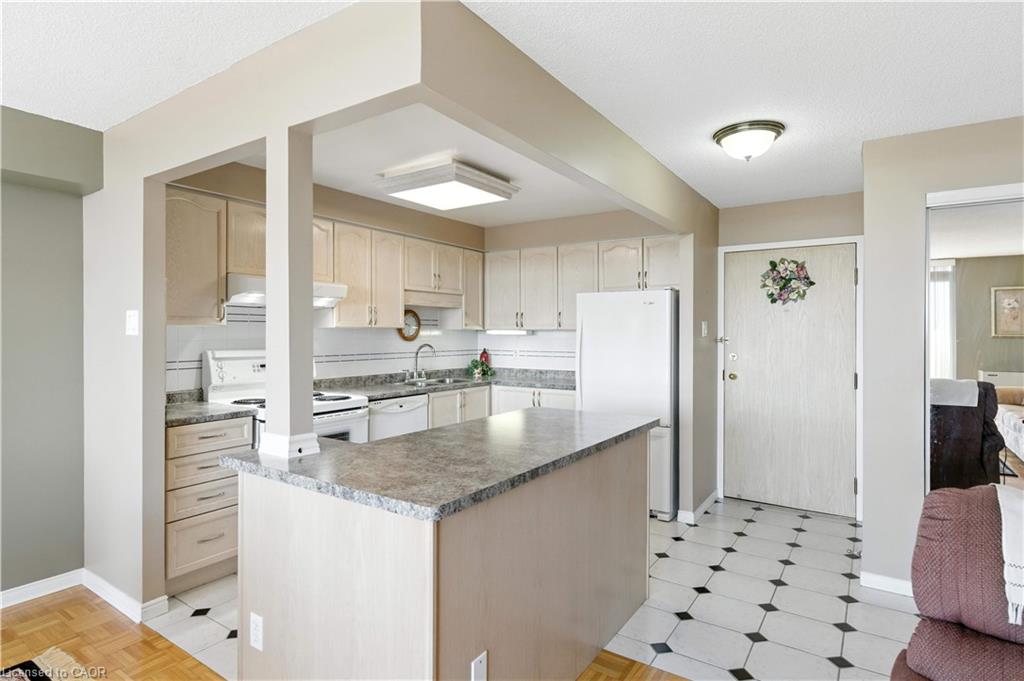 807-9 Bonheur Court Property Photo 10