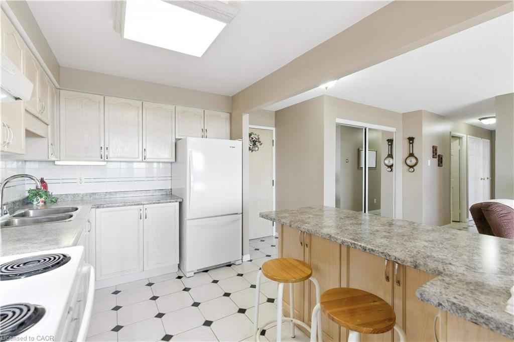 807-9 Bonheur Court Property Photo 12