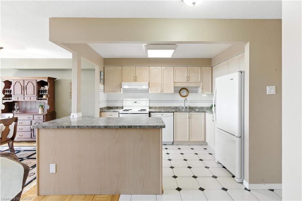 807-9 Bonheur Court Property Photo 13