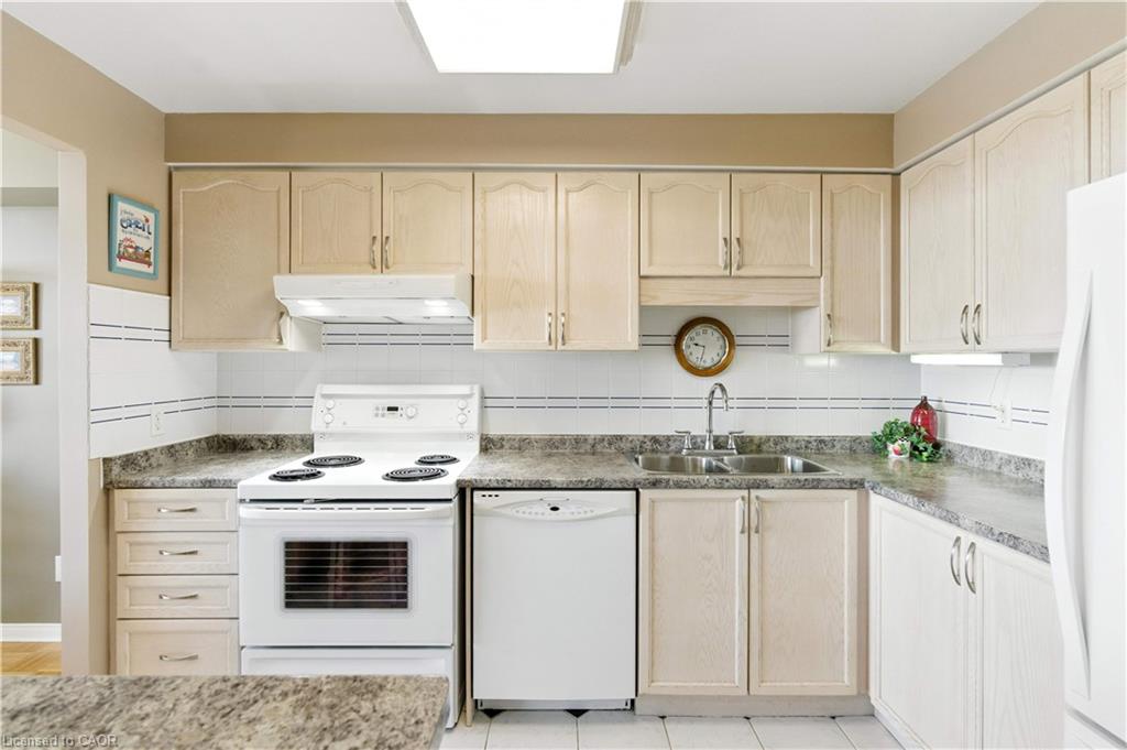 807-9 Bonheur Court Property Photo 14