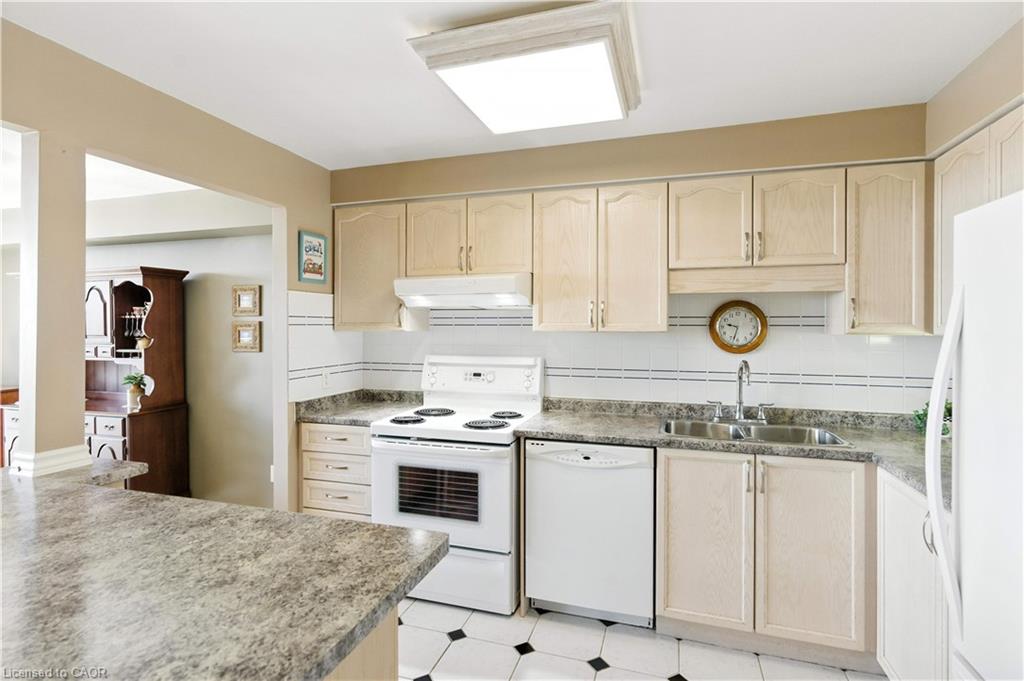 807-9 Bonheur Court Property Photo 15