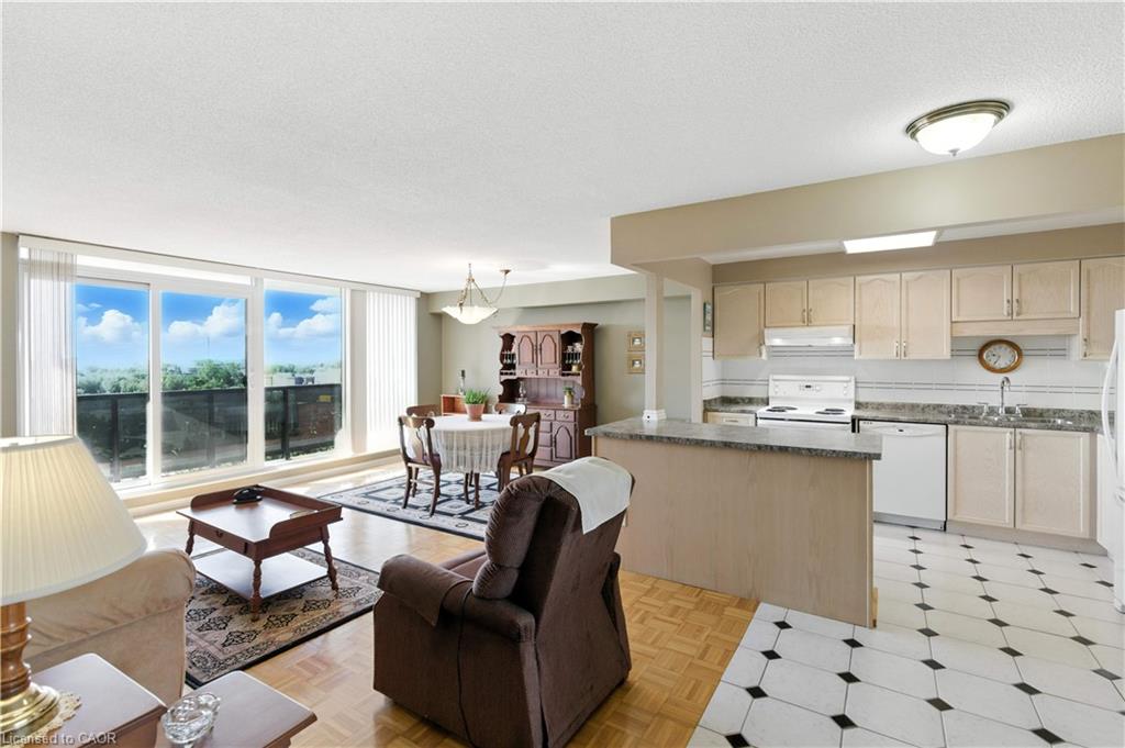 807-9 Bonheur Court Property Photo 18