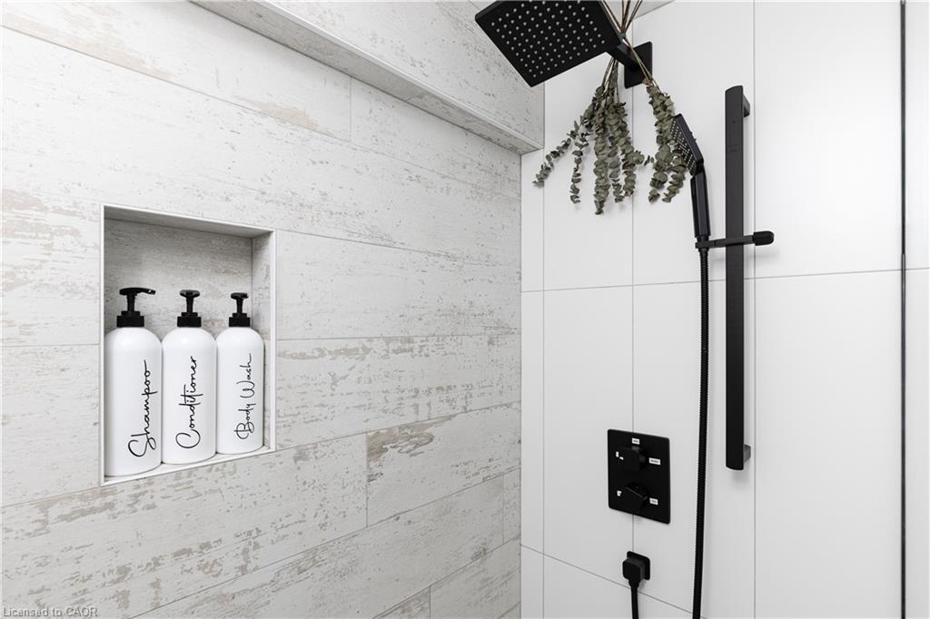 2872 Muskoka Road 118 W Property Photo 30