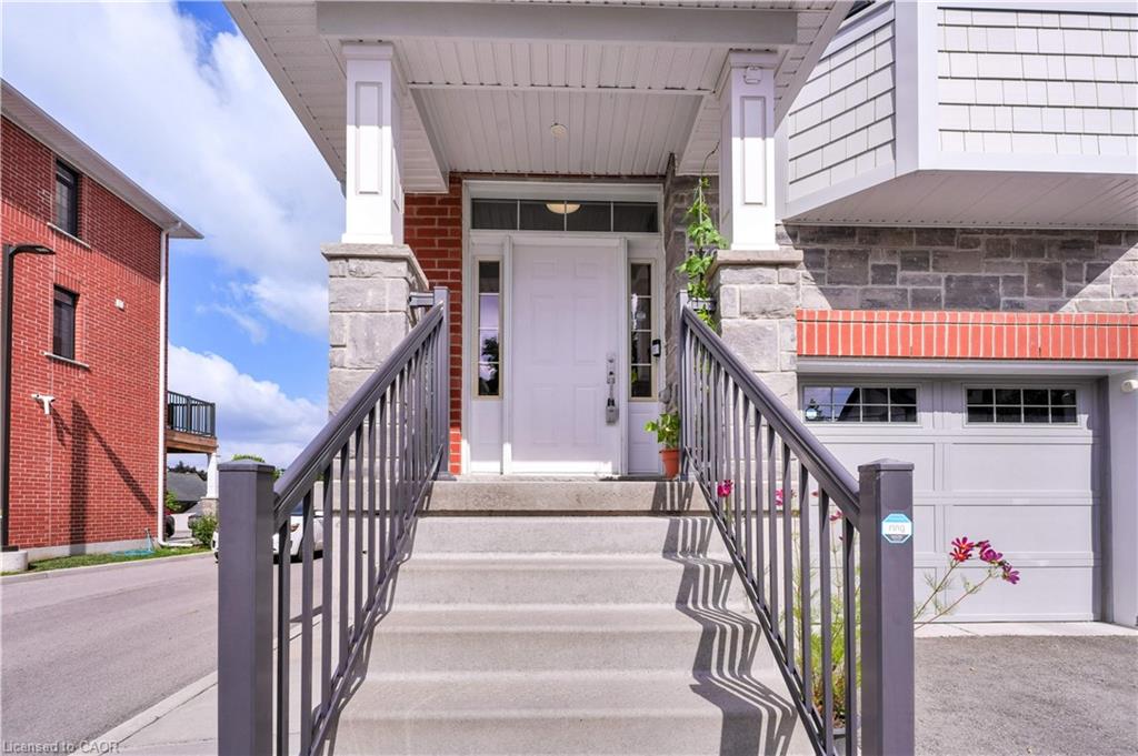 170 Benton Street S Property Photo 4