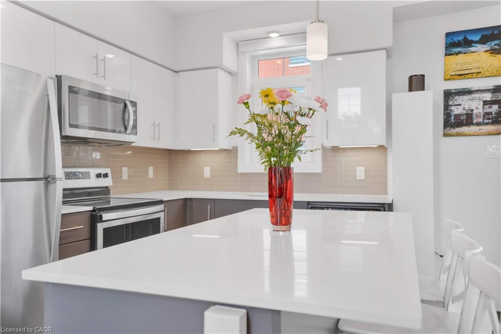 170 Benton Street S Property Photo 12