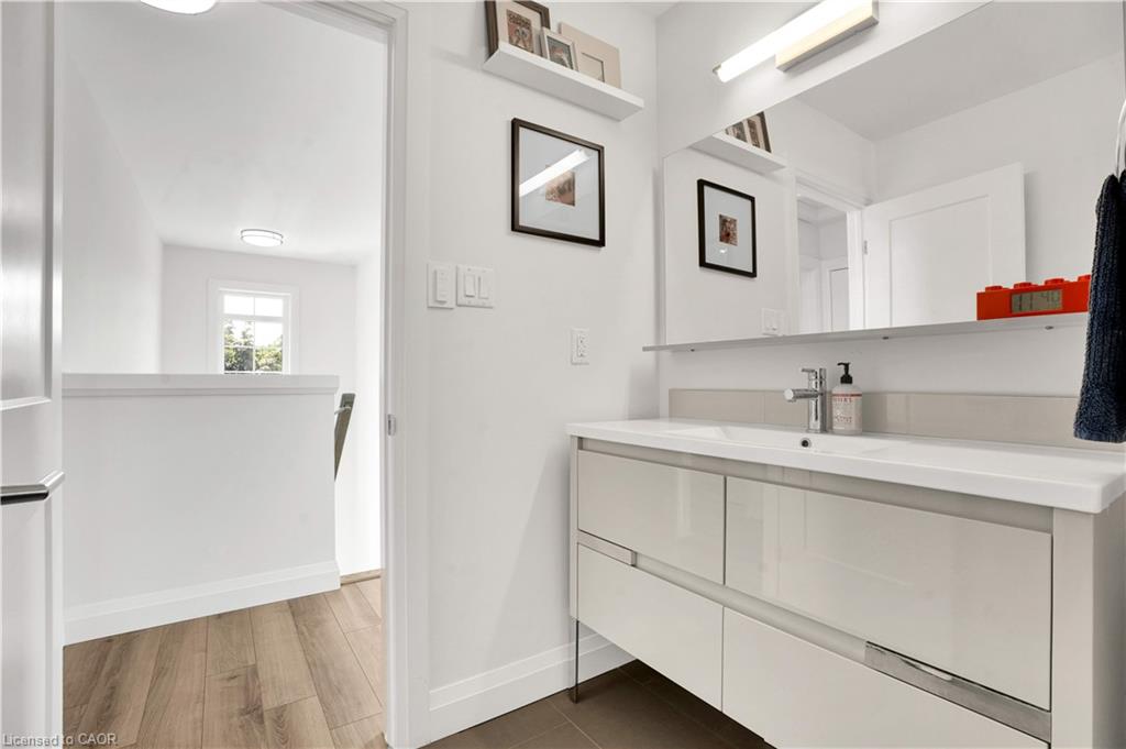 170 Benton Street S Property Photo 32