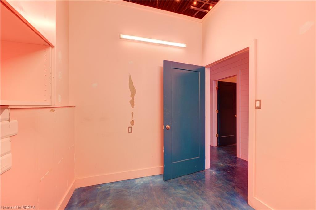 13-320 Colborne Street W Property Photo 14