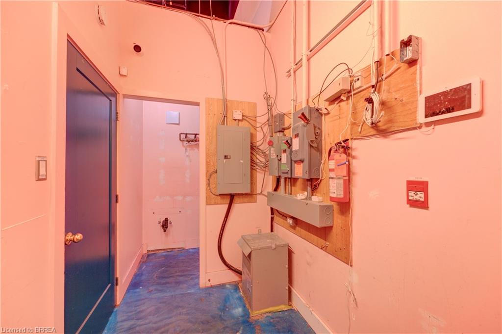 13-320 Colborne Street W Property Photo 18