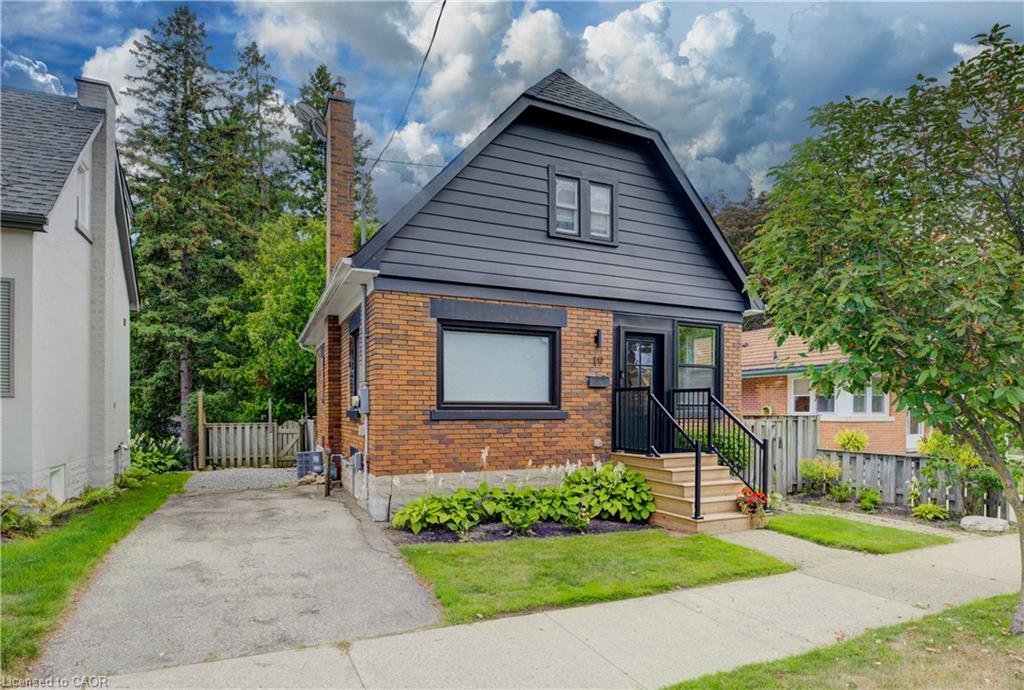 19 Dunbar Road N Property Photo 1