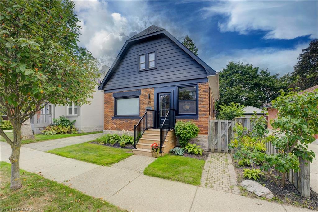 19 Dunbar Road N Property Photo 2