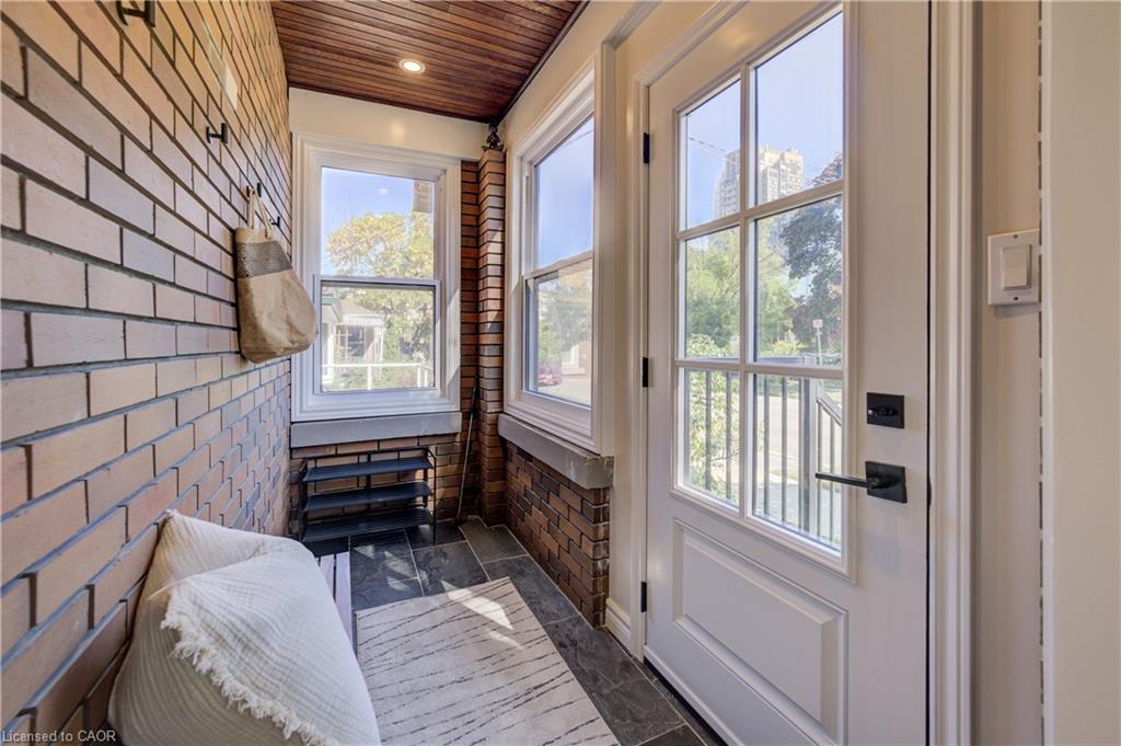 19 Dunbar Road N Property Photo 4